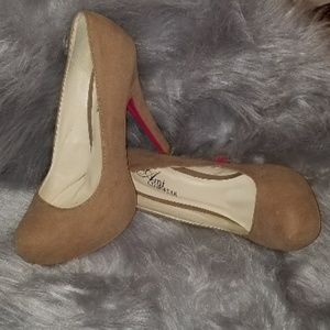 Suede Tan AmiClubWear Pump